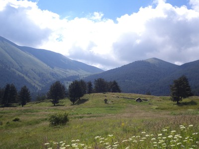 хижа Извора, Славянка